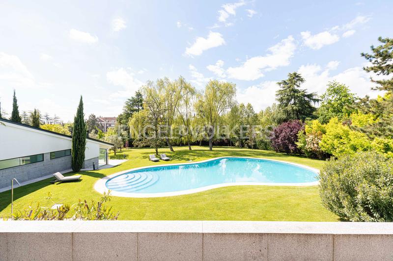 Foto fe221aec-e703-4eae-9db6-4b47d97e720f. Maison avec chauffage parking piscine dans Somosaguas Pozuelo de Alarcón