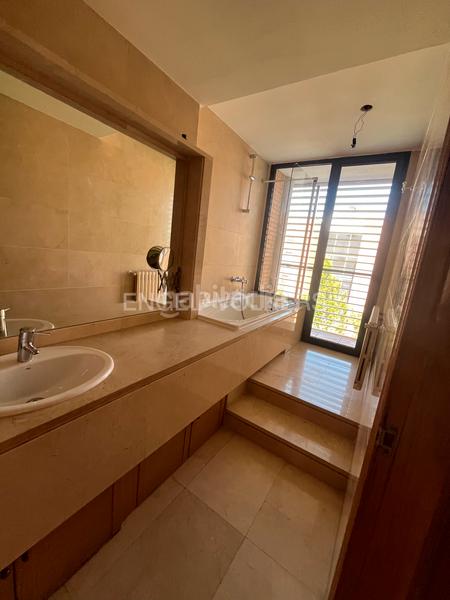 Foto ff5d72f5-4f46-4e6d-96e0-59f4d3b94bec. Location appartement avec chauffage parking piscine dans Pozuelo de Alarcón