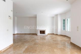 Haus in Encinar de los Reyes. Adosado a reformar en fabulosa urbanización del encinar