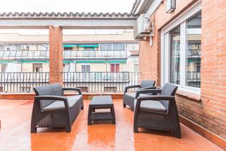Lloguer Apartament  Calle de santa ana. Ático muy luminoso con amplia terraza y 4 dormitorios en la lati