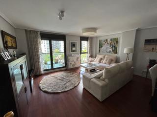 Lloguer Apartament  Calle de cirauqui. Moderno y luminoso piso con terraza  en las tablas