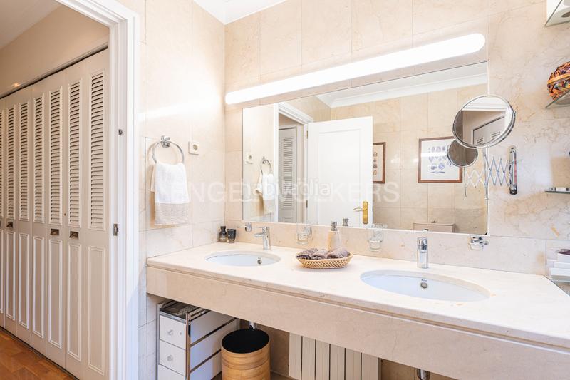 Foto 329ab437-e241-494b-b9bb-4e2778d93a06. Casa preciosa casa levitt en Montealina a la venta en Pozuelo de Alarcón