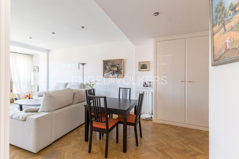 Foto 1f89e8d9-36f9-40e1-b25c-2fcdbff8f032. Apartamento agradable y luminoso piso junto al parque de berlín en Madrid