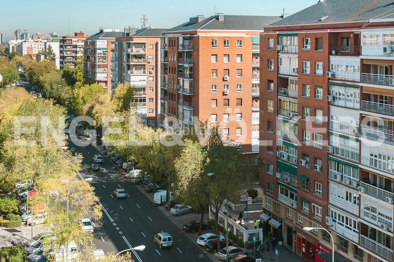 Foto 268c6807-336e-4627-9e66-5d943854557b. Apartamento agradable y luminoso piso junto al parque de berlín en Madrid