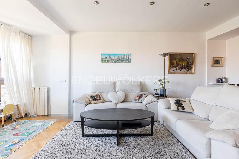 Foto 4bc4e433-f2e4-463f-873b-d200ca2b7bf0. Apartamento agradable y luminoso piso junto al parque de berlín en Madrid