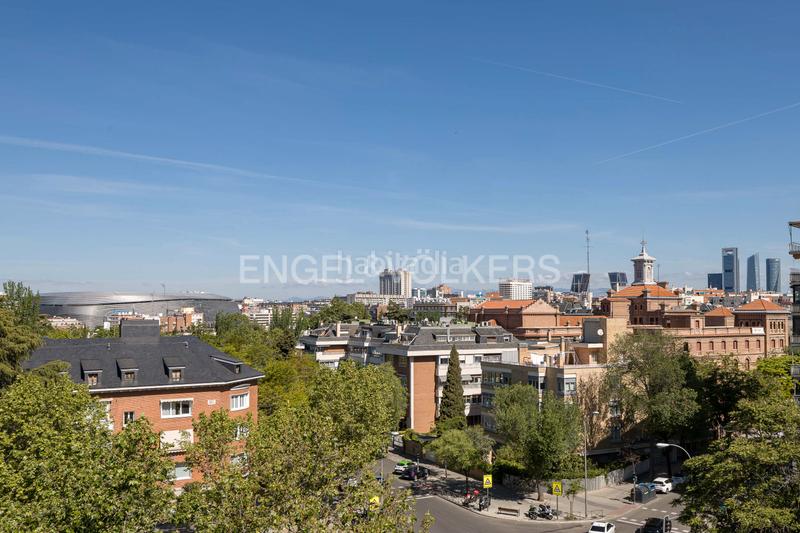 Foto aa9f89d8-4bdb-4c5c-8710-e96071b6bfbf. Apartamento agradable y luminoso piso junto al parque de berlín en Madrid