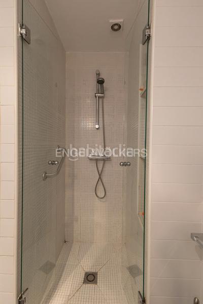 Foto e715f55b-a1d0-4b31-a50e-ac582b8baeb3. Apartamento agradable y luminoso piso junto al parque de berlín en Madrid