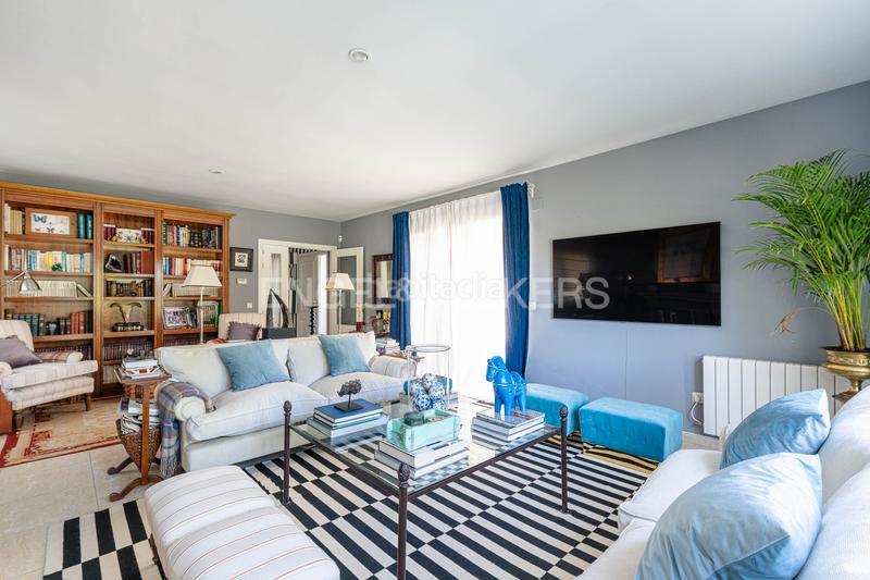 Foto ab3aea8d-9c36-4659-8662-e630a0a207f4. Casa magnifico chalet con estilo en Mojadillas-Parque de las Infantas-El Paraiso Valdemorillo
