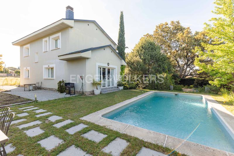 Foto c292ce26-0788-4be3-b2a6-4e2d5441de6e. Casa magnifico chalet con estilo en Mojadillas-Parque de las Infantas-El Paraiso Valdemorillo