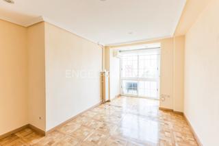 Alquiler Apartamento en Hispanoamérica-Bernabéu. Luminoso piso de 2 dormitorios en chamartin