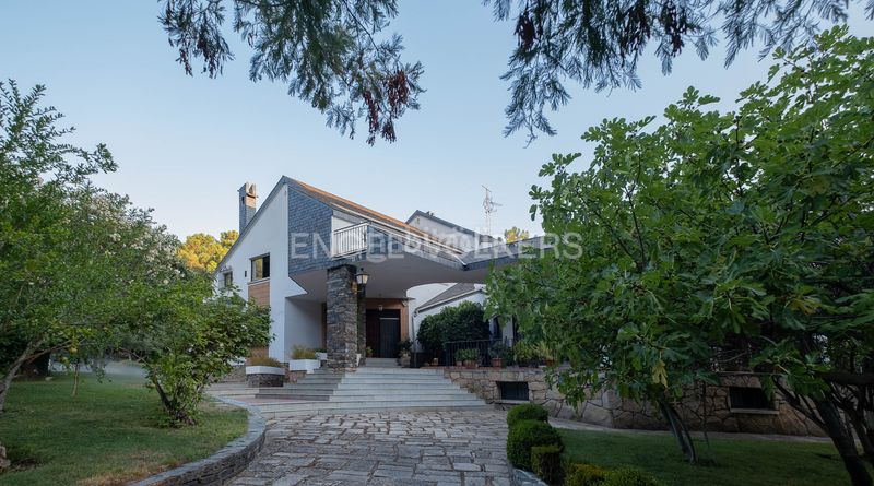 Foto 598d59a1-901a-440f-a1a0-e01266ab2c16. Casa amb calefacció aparcament piscina a Sotillo de la Adrada