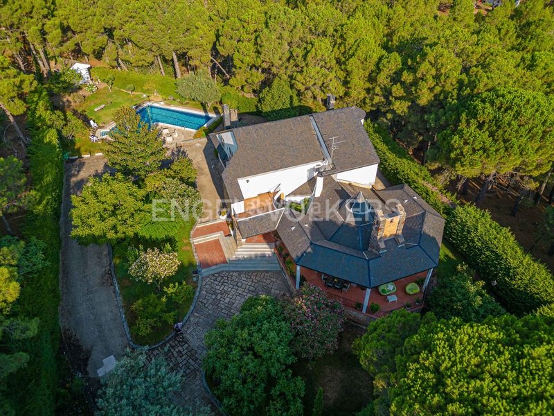 Foto c9611e51-85c1-4c2f-b0be-5dad07eb14c0. Casa amb calefacció aparcament piscina a Sotillo de la Adrada