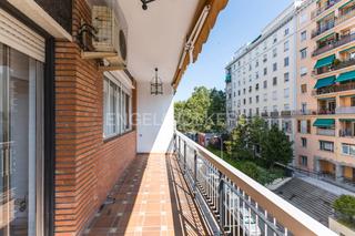 Lloguer Apartament  Calle de amado nervo. Luminoso piso en calle amado nervo