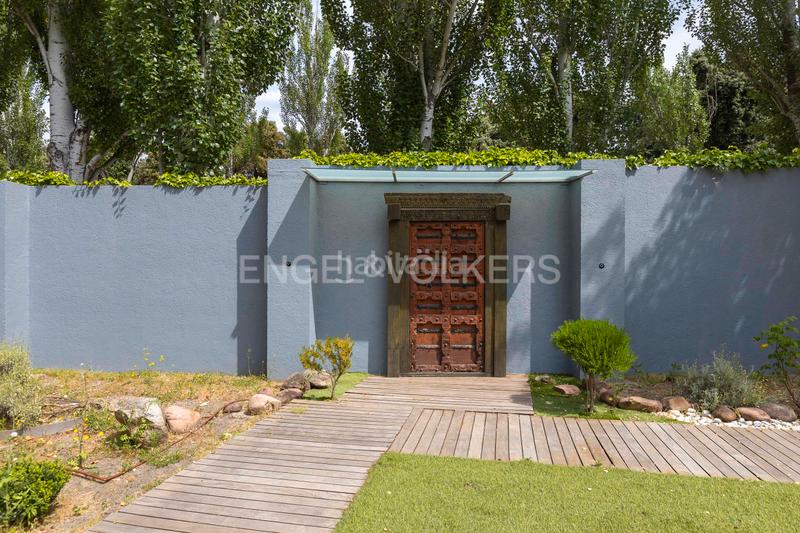 Foto 0e4e4343-77ea-4627-8e92-20592e8b7ac1. Casa amb calefacció aparcament piscina a urbanización La Moraleja La Moraleja