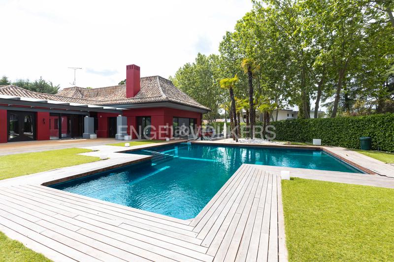 Foto 35728eec-3dfd-417c-876a-927247d1c06d. Casa amb calefacció aparcament piscina a urbanización La Moraleja La Moraleja