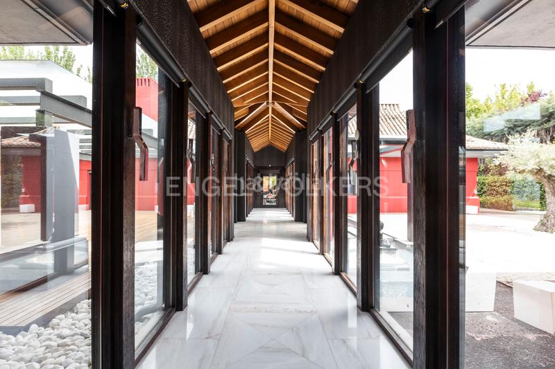 Foto 46a5a02b-a9b7-405d-b108-6d3bb1f51d51. Casa amb calefacció aparcament piscina a urbanización La Moraleja La Moraleja