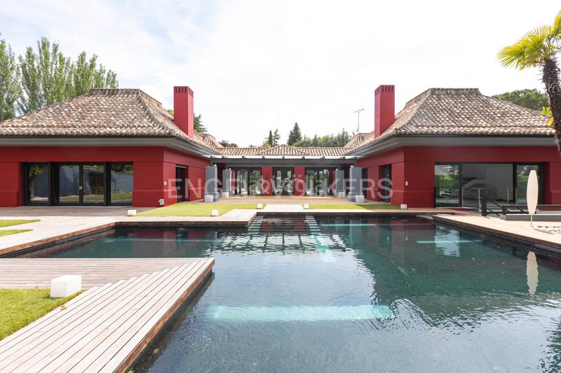 Foto 4ddce959-0bdb-4de4-be23-0316a67818b3. Casa amb calefacció aparcament piscina a urbanización La Moraleja La Moraleja