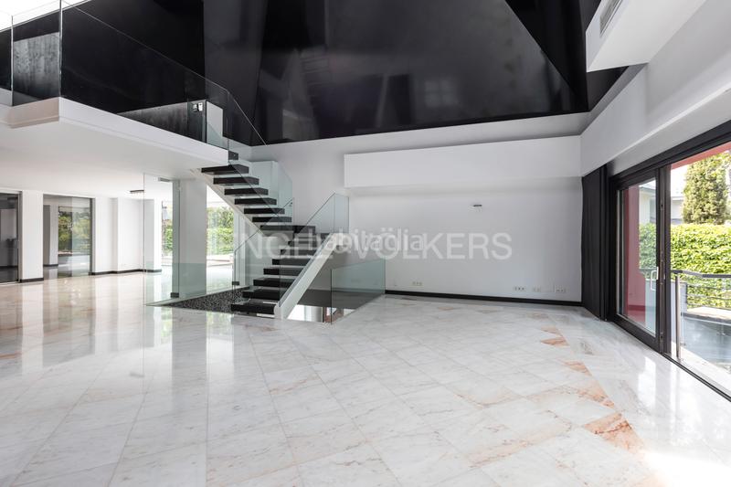 Foto 4fac03d6-2cc9-4e9d-9472-4969c8412c44. Casa amb calefacció aparcament piscina a urbanización La Moraleja La Moraleja