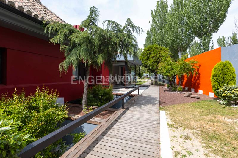 Foto 639c9b02-8c63-4c46-a1d6-c8c6e85d52db. Casa amb calefacció aparcament piscina a urbanización La Moraleja La Moraleja