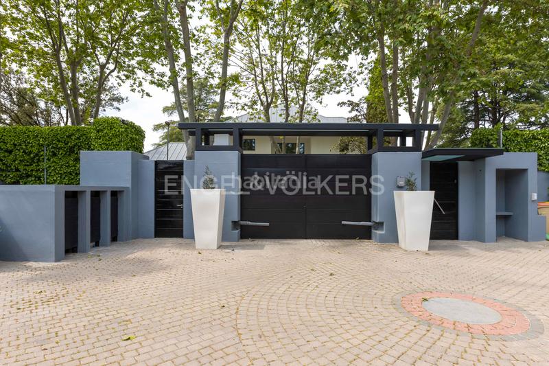 Foto 6d86f9eb-a74a-41d7-a045-96dca9ae2b50. Casa amb calefacció aparcament piscina a urbanización La Moraleja La Moraleja