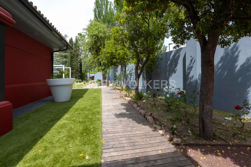 Foto 6dfd4e65-1227-4d15-b3a2-af002fc2015f. Casa amb calefacció aparcament piscina a urbanización La Moraleja La Moraleja