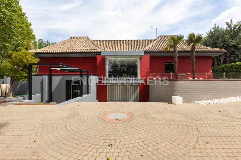 Foto 743f9748-fa72-423d-8d83-e0eef468f4db. Casa amb calefacció aparcament piscina a urbanización La Moraleja La Moraleja