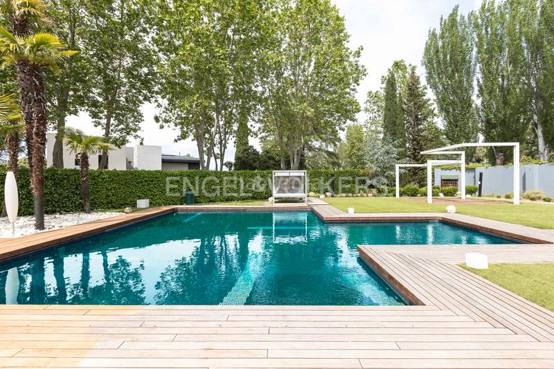 Foto 816569e9-aa3e-4eb4-9b78-6fdc193f89e9. Casa amb calefacció aparcament piscina a urbanización La Moraleja La Moraleja