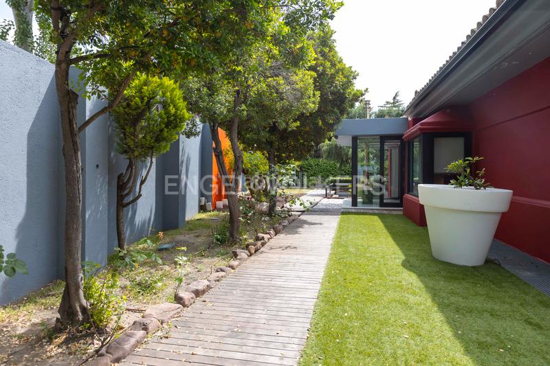 Foto e8ce1d13-c38a-49f9-a9f6-0a2a4f732319. Casa amb calefacció aparcament piscina a urbanización La Moraleja La Moraleja