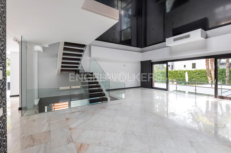 Foto eb78f2cd-9899-4086-89a7-8292c56a2092. Casa amb calefacció aparcament piscina a urbanización La Moraleja La Moraleja