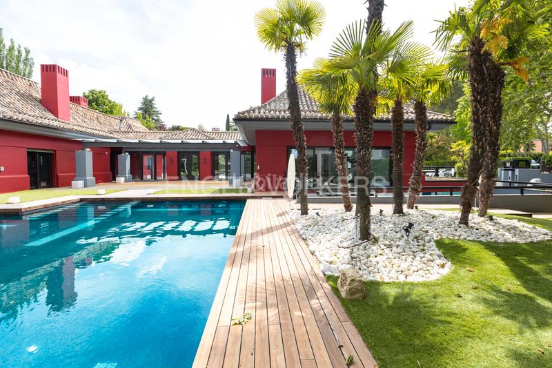 Foto ec0de4b8-828b-4d6a-8393-e7d61909a9f0. Casa amb calefacció aparcament piscina a urbanización La Moraleja La Moraleja