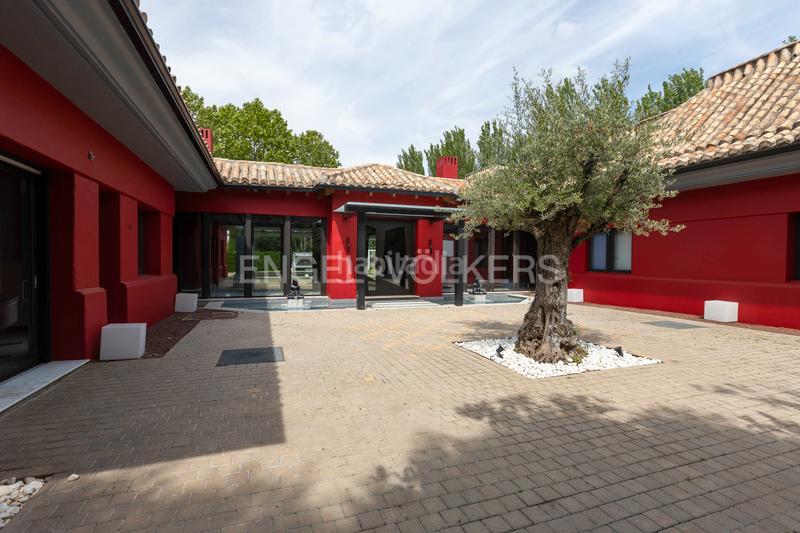 Foto f0cebfb5-8e3e-4d57-849b-aa79ef7a1a38. Casa amb calefacció aparcament piscina a urbanización La Moraleja La Moraleja