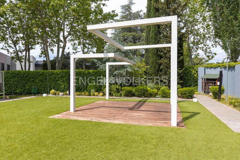 Foto faf59eae-b0cf-46ba-8c6d-bf23024a127a. Casa amb calefacció aparcament piscina a urbanización La Moraleja La Moraleja