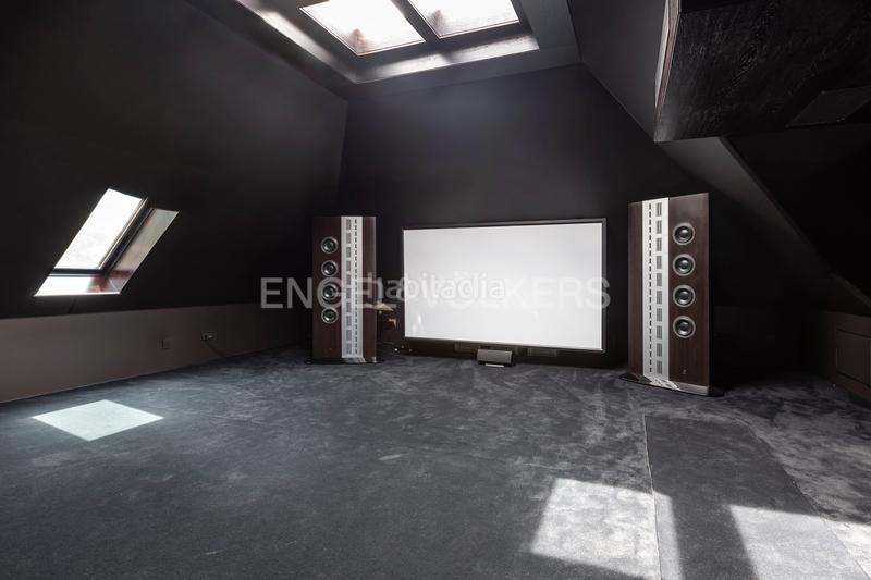 Foto fe9ca592-8e79-4c21-bfd1-508b2f87921f. Casa amb calefacció aparcament piscina a urbanización La Moraleja La Moraleja