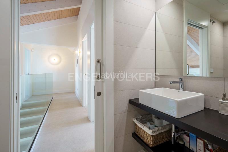 Foto 4d967a54-5fed-4315-9617-80e0b1dcbbd8. Casa adossada amb calefacció aparcament piscina a Boadilla del Monte
