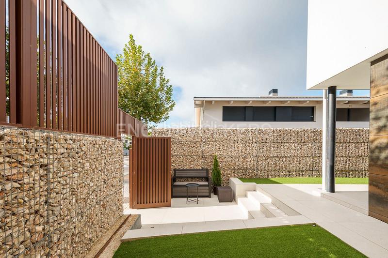 Foto 5a67283e-44b3-4859-9065-5f7906580d4c. Casa adossada amb calefacció aparcament piscina a Boadilla del Monte