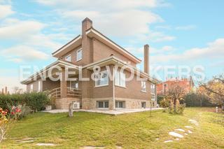Casa a Castillo-Campodón. Estupendo chalet unifamiliar en alcorcón