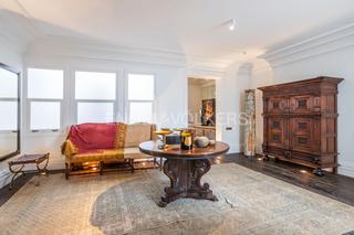 Rent Apartment  Calle de la magdalena. Exclusiva vivienda palaciega de 2 dormitorios con balcones y pat