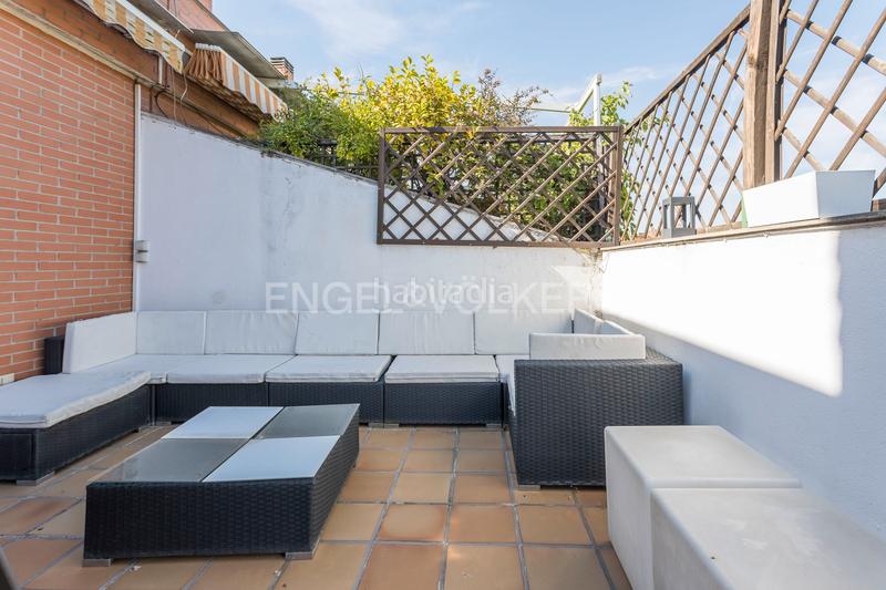 Foto 0af08792-1703-4833-9881-6b839d444978. Àtic amb calefacció aparcament piscina a Adelfas Madrid