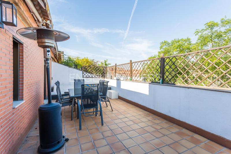 Foto 14828924-644a-45ad-a579-3283151e8cd8. Àtic amb calefacció aparcament piscina a Adelfas Madrid