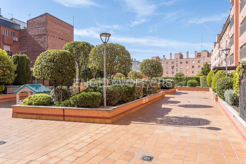 Foto 46d7680d-958b-4513-aec7-df60fb601289. Àtic amb calefacció aparcament piscina a Adelfas Madrid