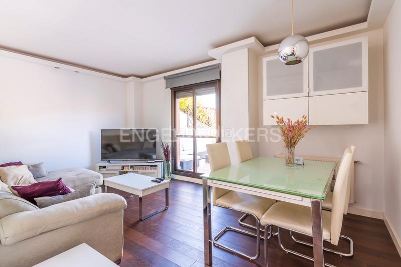 Foto 6ed417dd-ea0e-4f25-b13a-0eb0e1445bbd. Àtic amb calefacció aparcament piscina a Adelfas Madrid