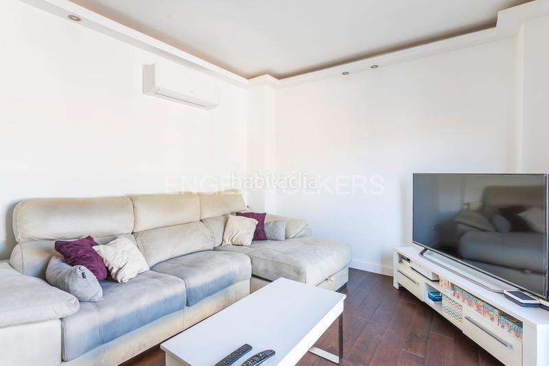 Foto 758071c9-9a00-4229-af8f-9d3f162f7462. Àtic amb calefacció aparcament piscina a Adelfas Madrid