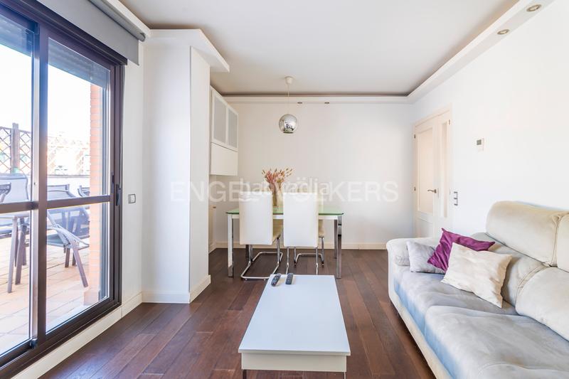 Foto 7a82ab7f-0473-4567-86c4-6139c16ec229. Àtic amb calefacció aparcament piscina a Adelfas Madrid