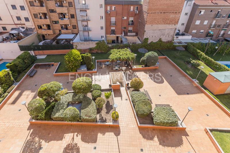 Foto 82ae1878-4ba1-4513-94f4-a8471836ed01. Àtic amb calefacció aparcament piscina a Adelfas Madrid