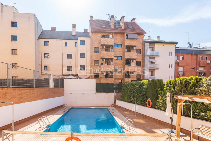 Foto 855ef59a-e835-47b2-88e2-da1fd81452ee. Àtic amb calefacció aparcament piscina a Adelfas Madrid