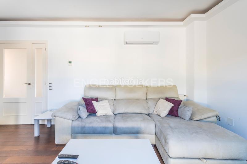 Foto a3904f6e-2efc-40bd-be5b-c26449b00965. Àtic amb calefacció aparcament piscina a Adelfas Madrid