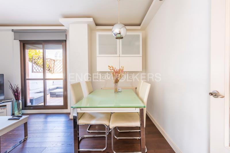 Foto eb9ac809-d888-4445-af4d-31dc0c68a5b1. Àtic amb calefacció aparcament piscina a Adelfas Madrid