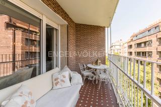 Alquiler Apartamento en Recoletos. Amplísima vivienda exterior con dos terrazas y plaza de garaje e