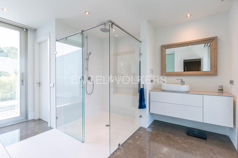 Foto 033bb35f-86ea-4a2d-a7aa-e06d66eaa87d. Haus mit heizung parking pool in Bonanza Boadilla del Monte