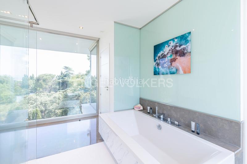 Foto 9cbe4c70-3f6e-4928-92ae-e98a2cd065ec. Haus mit heizung parking pool in Bonanza Boadilla del Monte